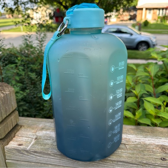 Manna Ombre Motivational Plastic Water Bottle with Leakproof Lid, 3.7-L or 1-Gal - Picture 2 of 6